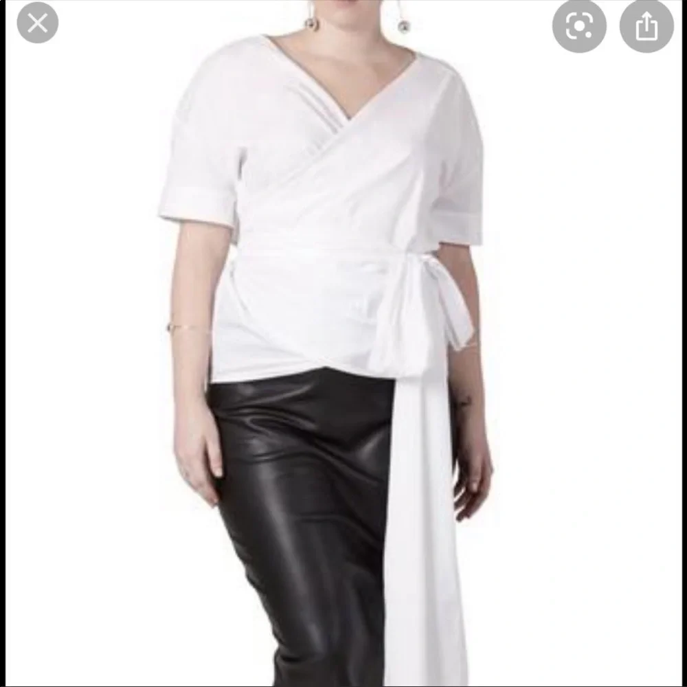 Medium (18/20/1X) Universal Standard Marano White Wrap Top - Picture 2 of 5